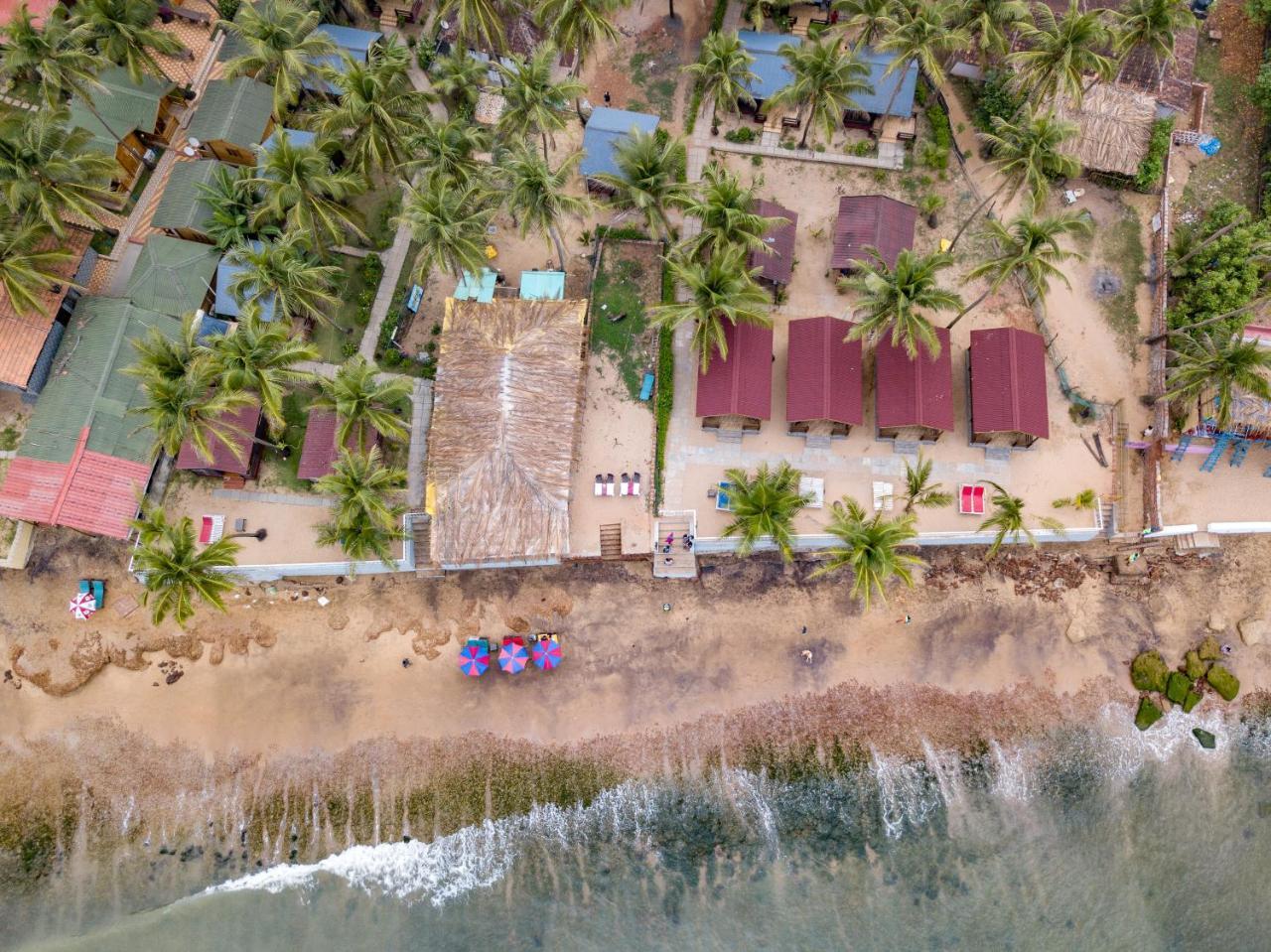 Vista Praia Beach Resort Anjuna Esterno foto