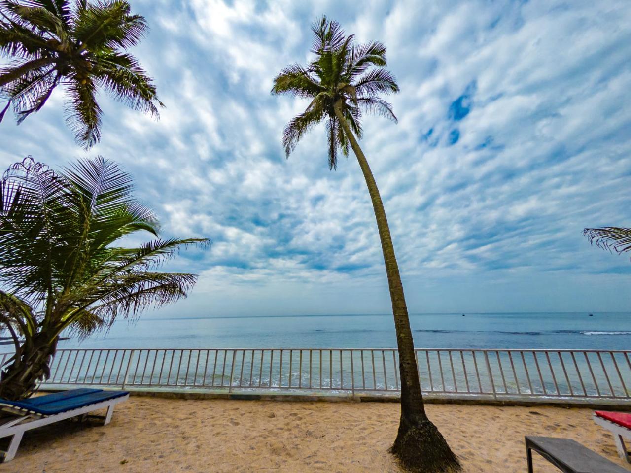 Vista Praia Beach Resort Anjuna Esterno foto