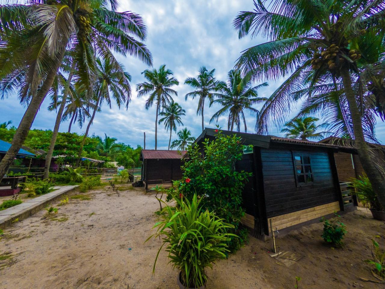 Vista Praia Beach Resort Anjuna Esterno foto