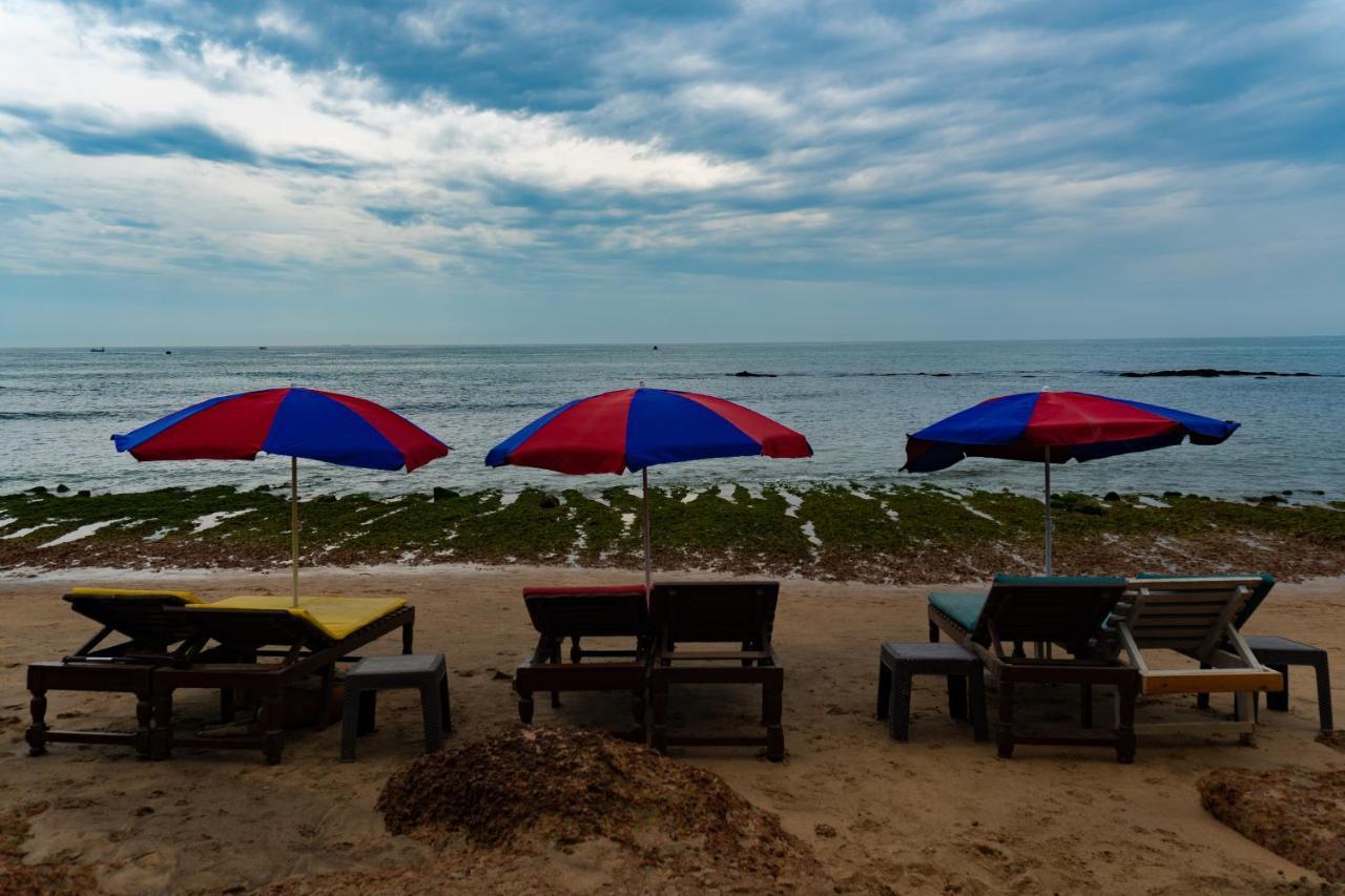 Vista Praia Beach Resort Anjuna Esterno foto