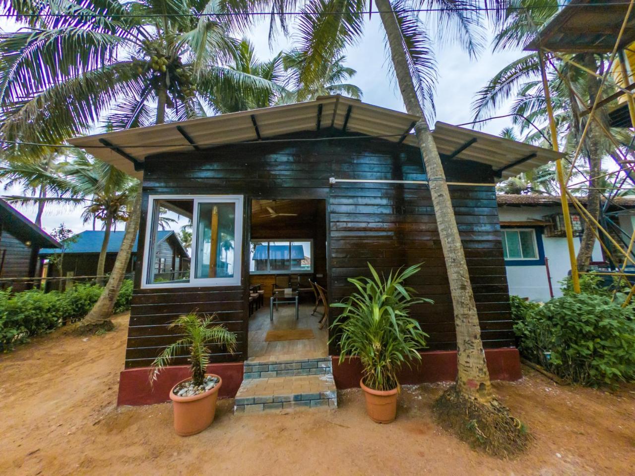 Vista Praia Beach Resort Anjuna Esterno foto