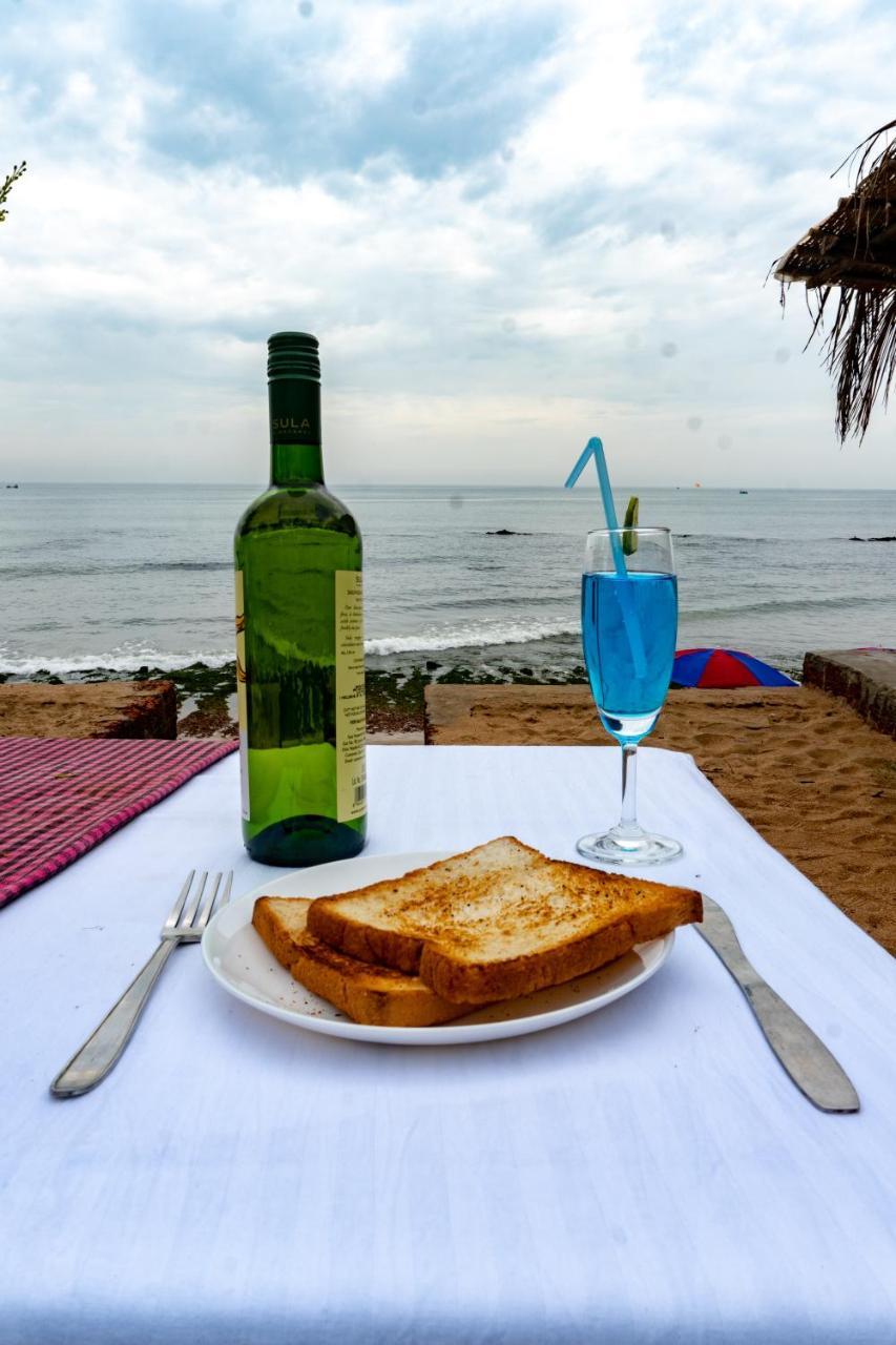 Vista Praia Beach Resort Anjuna Esterno foto